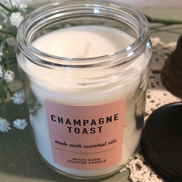 NEW single wick candle from Bath and Body Works - Picture 2 of 2